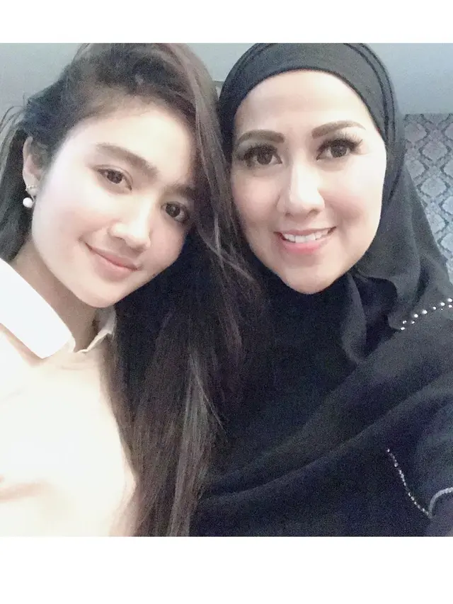 Mantap Berhijab, Ini 6 Potret Penampilan Terbaru Venna Melinda