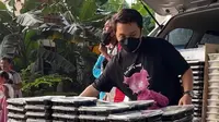 Selebgram Razka Nabillian Berbagi Nasi Kotak Tiap Hari, Terinspirasi Ojol yang Susah Makan