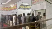 Cerita Penyintas Banjir Aceh Salat Tarawih Perdana di Antara Gelondongan Kayu dan Longsor