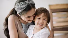 Sabai Morscheck kini tengah menikmati momen manis mengasuh sang buah hati. Melalui akun Instagramnya, ia kerap membagikan momen kedekatan bersama Bjorka. Sebagai ibu dan anak, keduanya tampak kompak di berbagai kesempatan. (Liputan.com/IG/@sabaidieter)