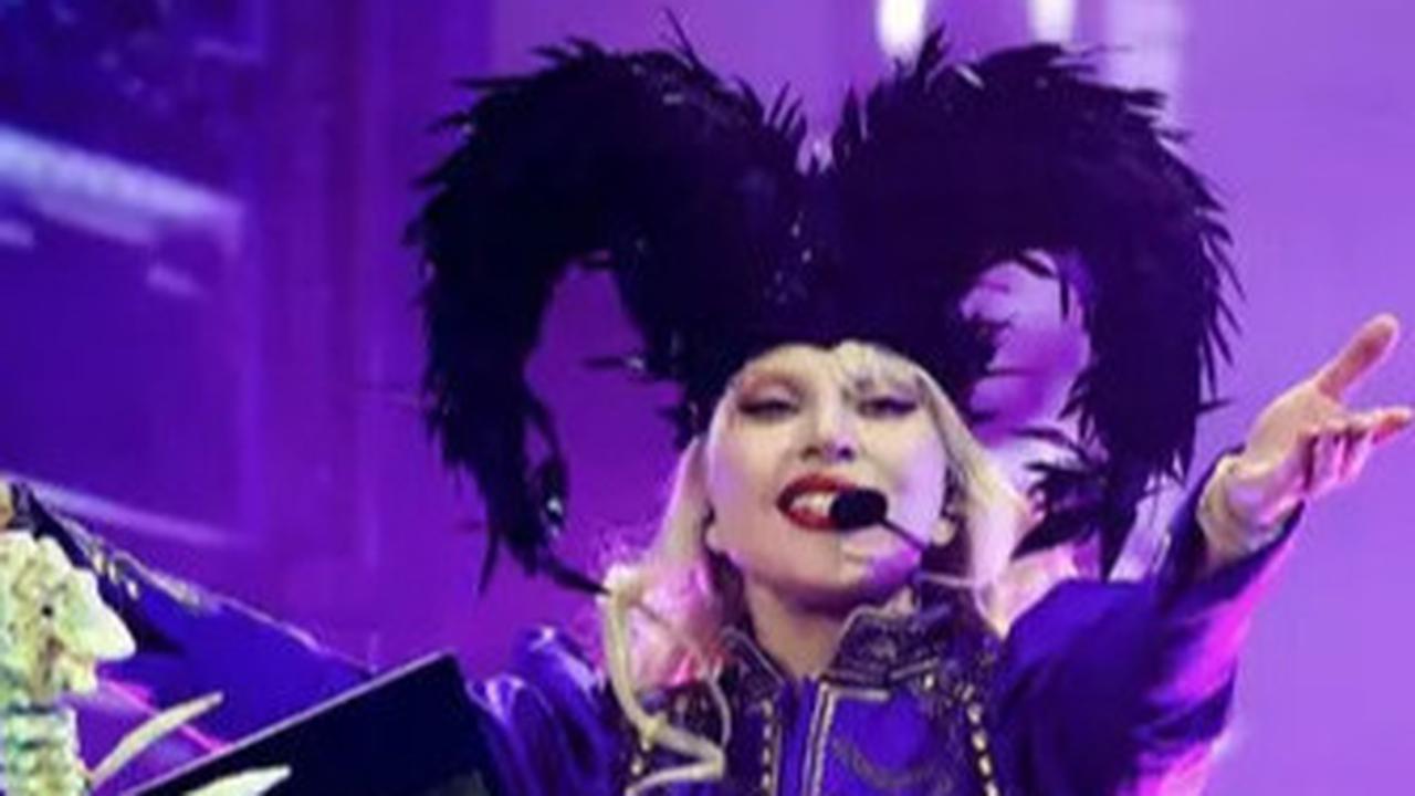 Gaya Gothic Lady Gaga di Coachella 2025, Sukses Hipnotis Penonton