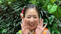 Gaya Haruka Nakagawa Dibalut Kimono saat Pulang Kampung.  [@haruuuu_chan]