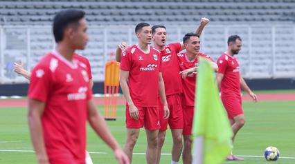 Para pemain Timnas Indonesia menggelar sesi latihan untuk FIFA Series 2026 Stadion Madya, Komplek Gelora Bung Karno, Jakarta, Minggu (29/3/2026). (Bola.com/M Iqbal Ichsan)