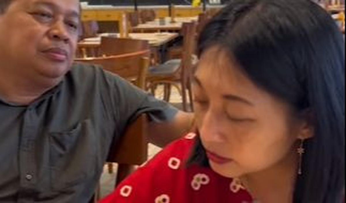 Namun tak berlangsung lama, si istri lantas tersadar.