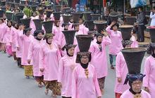 Uniknya Tradisi Arak Bako, Prosesi Perkawinan Adat Minangkabau yang Libatkan Ratusan Orang