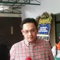 Pengacara Seck Osmane, Farhat Abbas menyambangi rumah duka di RS St Carolus (Liputan6.com/ Linus Sandi Satya)