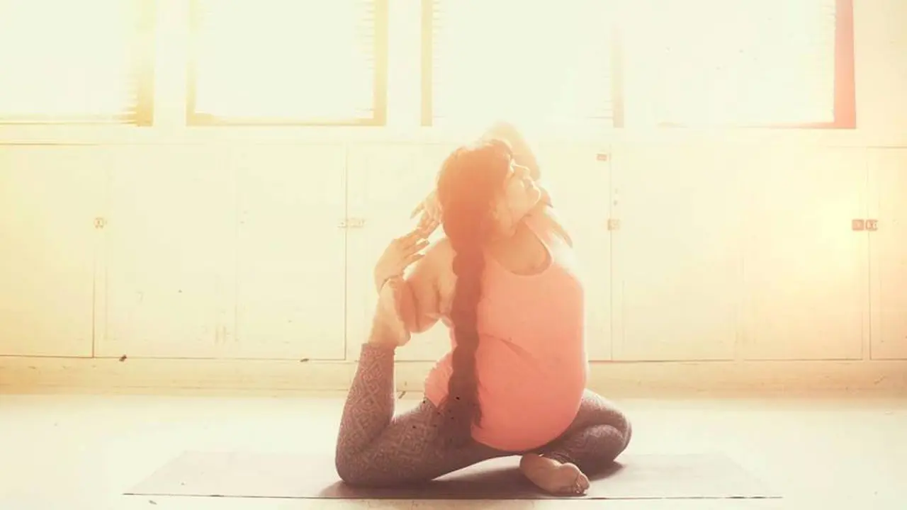 Jangan Khawatir, Orang Gemuk Juga Bisa Terbang dengan Yoga