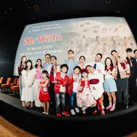 Film keluarga ini menghadirkan kisah hangat tentang imajinasi anak-anak yang mampu membuat orang dewasa kembali mengingat kebahagiaan sederhana. [Dok/Visinema Studios/Na Willa].