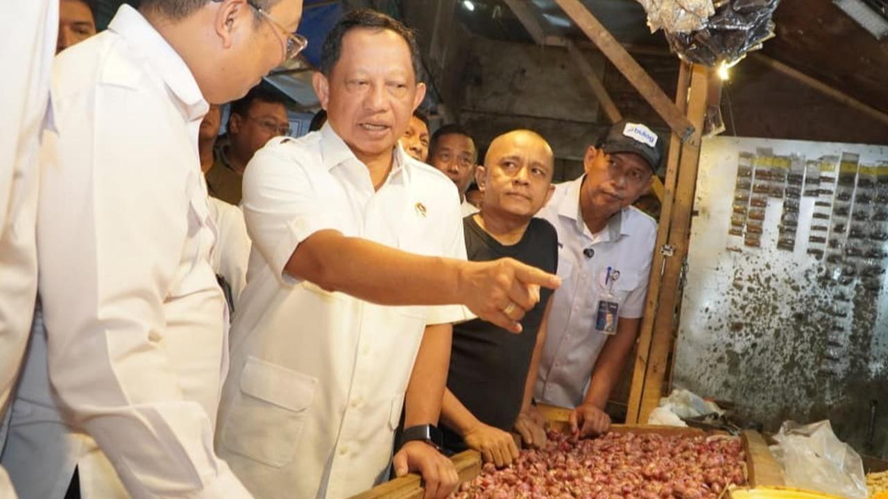 Mendagri Tito Turun Langsung Pantau Penyaluran Beras SPHP di Provinsi Banten