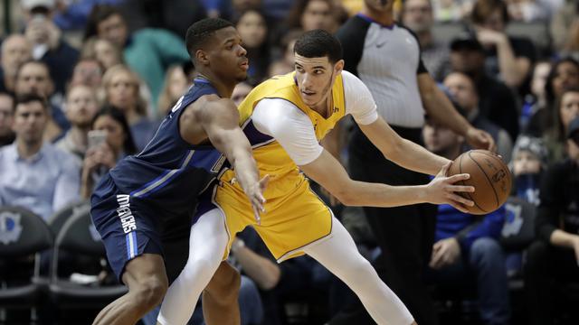 Lonzo Ball saat melawan Mavericks (AP)