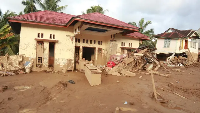 Permukiman di Agam rata tersapu banjir. (Liputan6.com/Novia Harlina)
