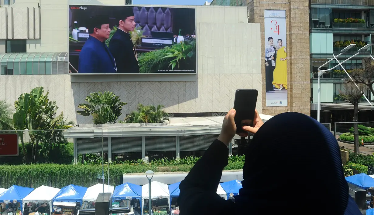 Prabowo Subianto dan Gibran Rakabuming Raka resmi menjabat sebagai Presiden dan Wakil Presiden periode 2024-2029. (merdeka.com/Arie Basuki)