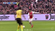 Tiga gol Justin Kluivert membawa Ajax Amsterdam kalahkan Roda JC dengan skor 5-1. This video presented by Ballball.