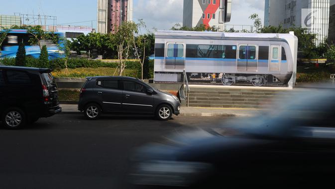 Penampakan mini information center Mass Rapid Transit (MRT) Jakarta di Stasiun Dukuh Atas, Jakarta, Jumat (4/1). MRT Jakarta akan beroperasi Maret 2019. (Liputan6.com/Herman Zakharia)