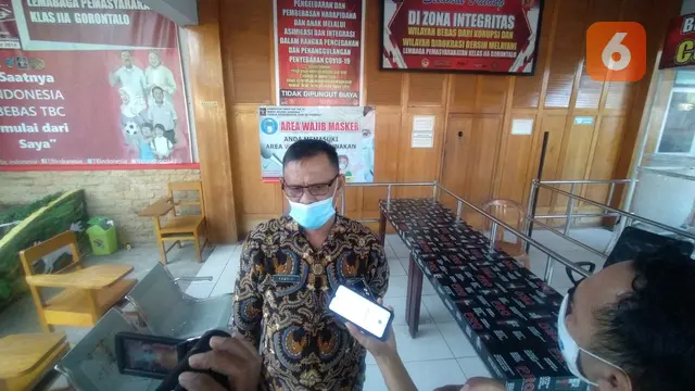 Kepala Satuan Pengamanan Lapas Kelas IIA Gorontalo, Kasdin, memberikan keterangan (Arfandi Ibrahim/Liputan6.com)