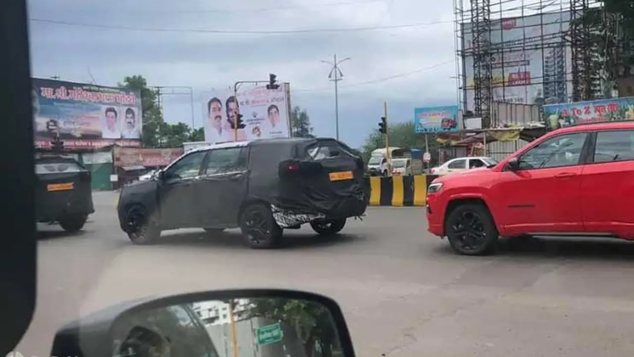 Jeep Grand Cherokee L kedapatan tengah diuji coba di India (Cardekho)