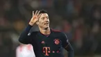 Striker Bayern Munchen, Robert Lewandowski berselebrasi usai mencetak gol ke gawang Crvena Zvezda pada pertandingan Grup B Liga Champions di Stadion Rajko Mitic, Belgrade, Serbia (26/11/2019). Lewandowski mencetak 4 gol dan mengantar Munchen menang 0-6 atas Crvena Zvezda. (AP Photo/Darko Vojinovic)