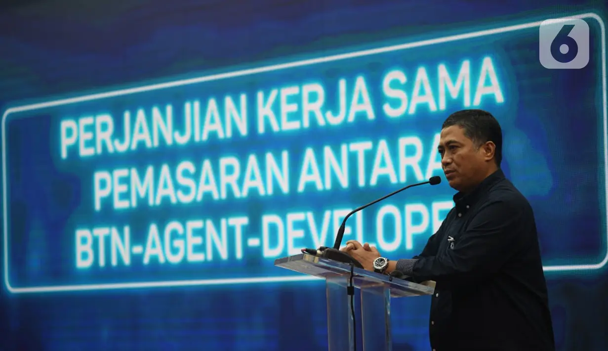 Direktur Consumer PT Bank Tabungan Negara (Persero) Tbk, Hirwandi Gafar memberi sambutan pada Perjanjian Kerja Sama (PKS) antara BTN-Agent Pemasaran dan Developer di Jakarta, Jumat (18/3/2022). (Liputan6.com/HO/BTN)