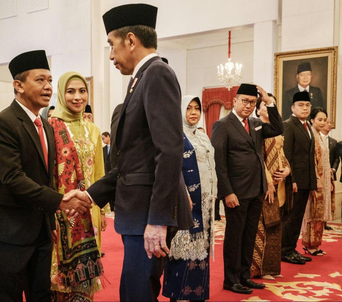 Bahlil Lahadalia dilantik sebagai Menteri Energi dan Sumber Daya Mineral (ESDM), Supratman Andi Agtas sebagai Menteri Hukum dan Hak Asasi Manusia (Menkumham), dan Rosan Roeslani sebagai Menteri Investasi sekaligus Kepala Badan Koordinasi Penanaman Modal (