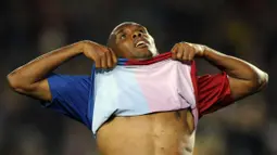 Samuel Eto'o memutuskan untuk meninggalkan Barcelona menuju Inter Milan setelah hubungan yang tegang dengan pelatih Pep Guardiola. Padahal pemain Kamerun tersebut sangat berpengaruh atas gelar Sextuple bersejarah Barcelona pada musim 2008/2009. (AFP/Lluis Gene)