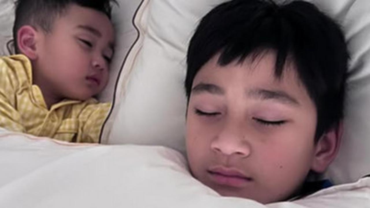 Sudah Kembali dari Jepang, Potret Rayyanza Tidur Bareng Rafathar - Duo Ganteng Jagoan Raffi Ahmad & Nagita Slavina