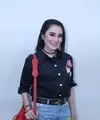Lama menghilang dari layar kaca, Kiki Amalia kini sibuk dengan merintis bisnis fashion dan menekuni dunia musik. Mantan suami, penjaga gawang, Markus Horison memberi nama brand fashionnya dengan KiAm. (Nurwahyunan/Bintang.com)