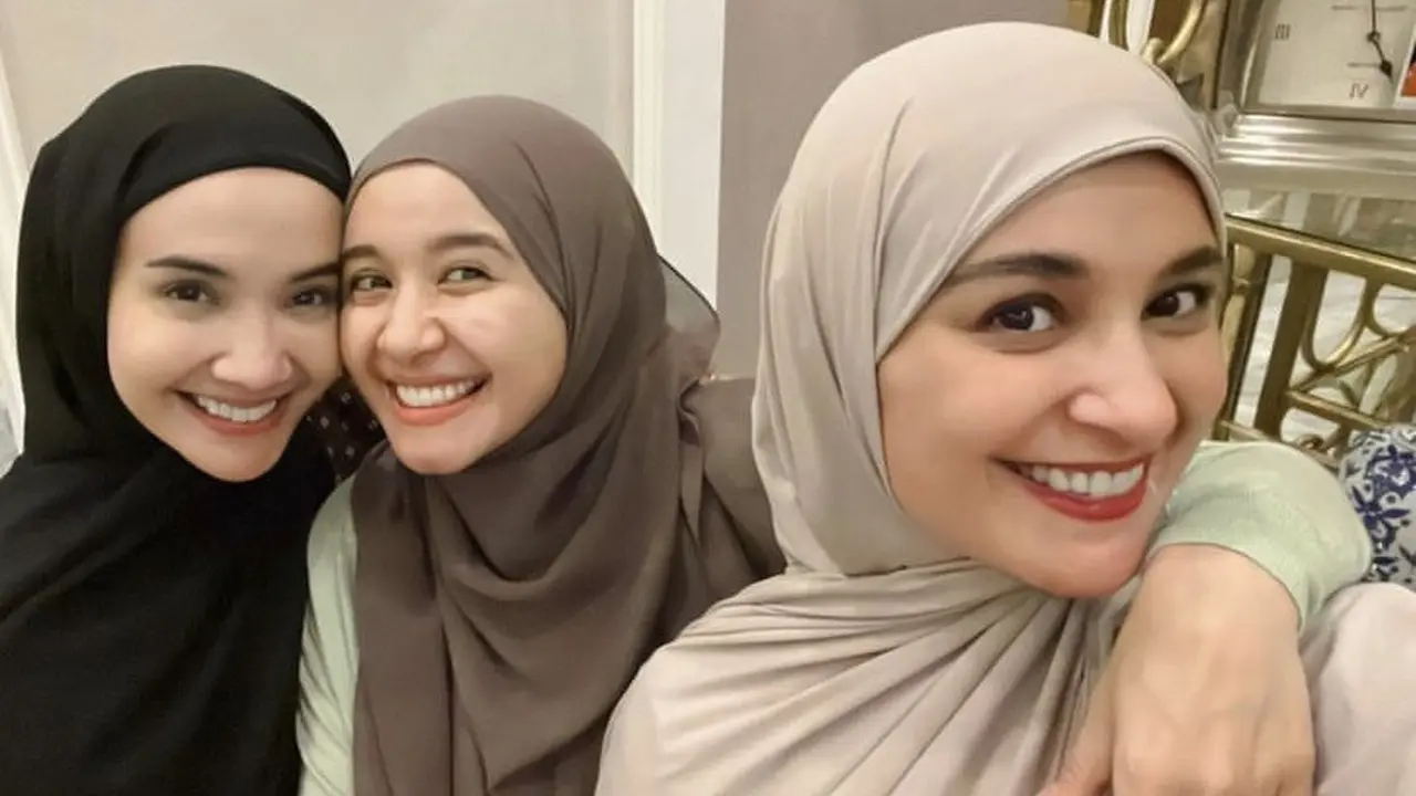 Tampilan Laudya Cynthia Bella Bersama Sahabat Duo Sungkar