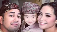 Raffi Ahmad, Nagita Slavina, dan Rafathar bergembira jelang pernikahan Syahnaz Sadiqah dan Jeje Govinda (Instagram/@raffinagita1717)