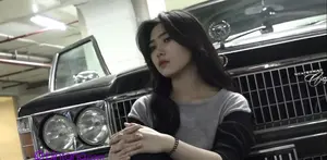 Penyanyi pendatang baru ini langsung mendapat sambutan hangat bagi masyarakat, kini Isyana Sarasvati sedang sibuk dengan album pertamanya.