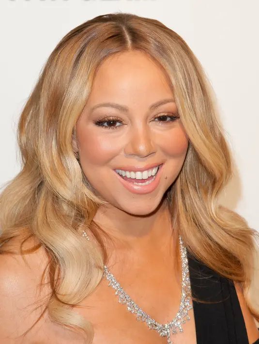 Wanita cantik ini bercerita bahwa mantan kekasihnya itu menolak ketika diminta untuk tampil di acaranya. Tak ingin melanjutkan pembicaraannya, Mariah pun mengalihkan ke topik yang lain. (AFP/Bintang.com)