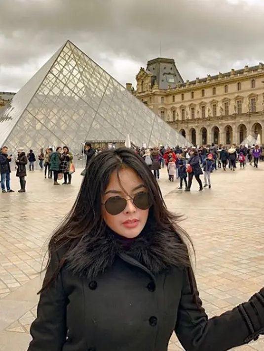 FOTO: Elvia Cerolline, Model Cantik Pacar Baru Billy Syahputra - Foto