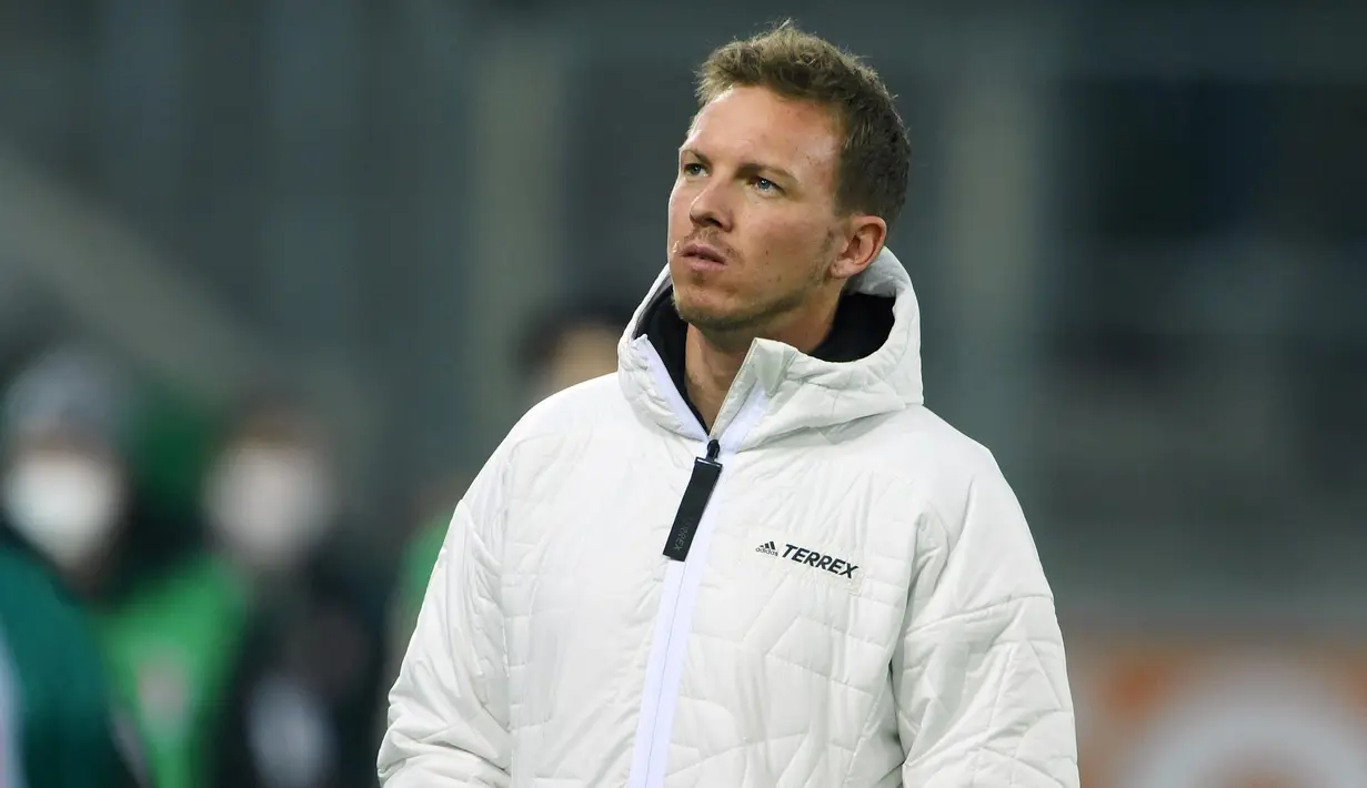 Julian Nagelsmann - Pelatih berusia 34 tahun ini mengawali kariernya sebagai pelatih tim junior 1899 Hoffenheim pada 2010. Pada saat yang sama, Ralf Rangnick duduk di kursi pelatih tim senior Hoffenheim. Juru taktik Bayern ini pun mengaku banyak mendapatkan ilmu dari Rangnick. (AFP/Christof Stache)