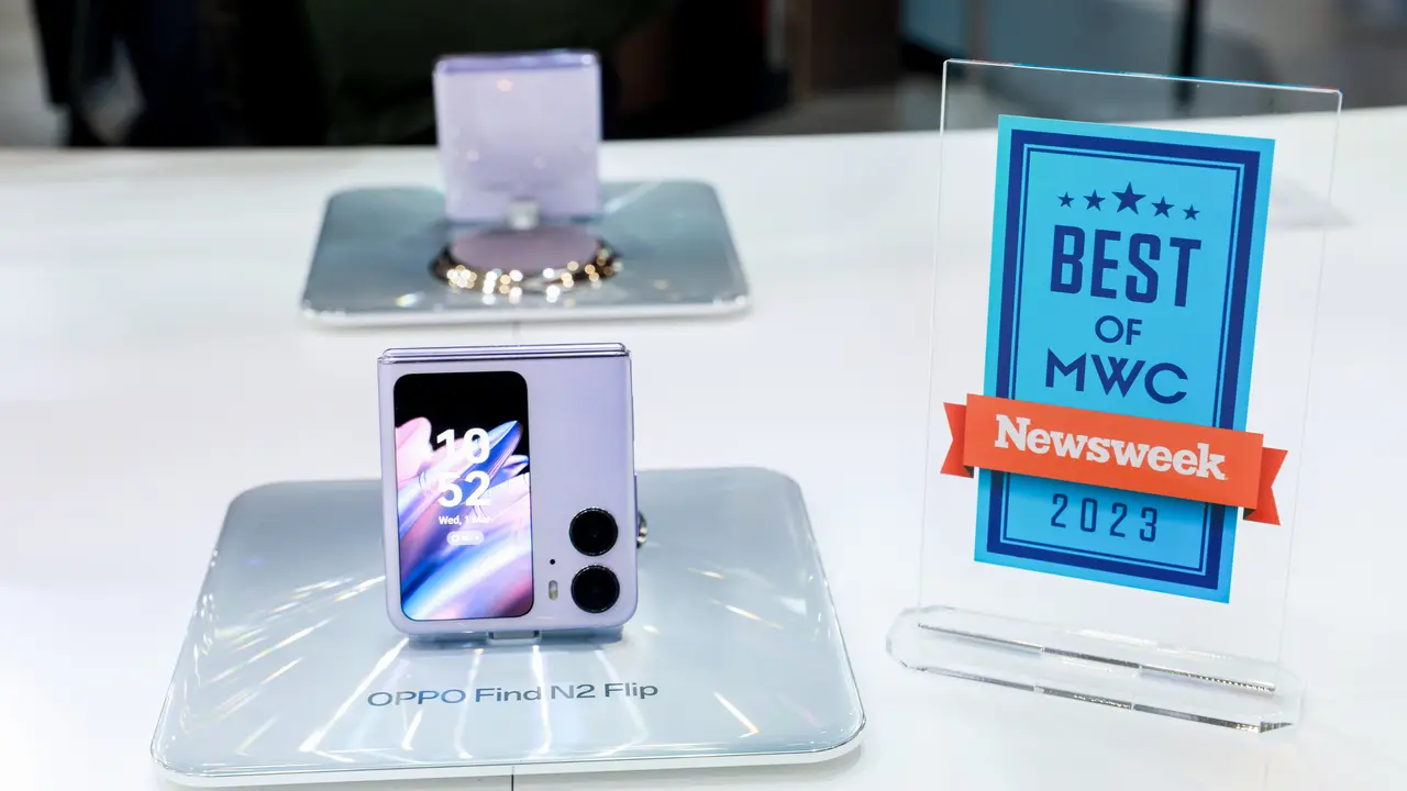 Smartphone layar lipat Oppo N2 Flip mendapat penghargaan di MWC 2023