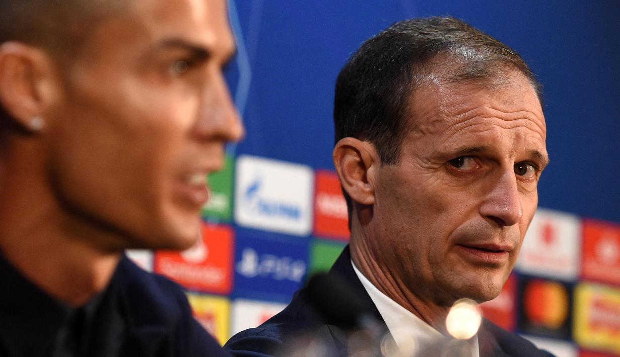 Bintang berusia 36 tahun itu mampu menorehkan 28 gol serta 11 assist pada musim perdananya di Juventus. Namun. kebersamaan Ronaldo dengan Allegri berakhir pada akhir musim. Mantan pelatih AC Milan itu memutuskan mundur meski berhasil mempersembahkan scudetto. (AFP/Oli Scarff)