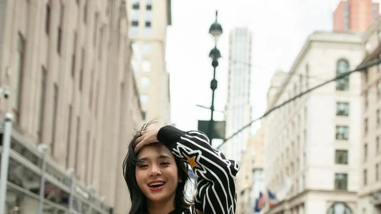 5 Potret Gaya Kasual Zee JKT48 di Amerika Serikat, Perdana Ikut New York Fashion Week