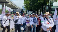 Ribuan dokter dan tenaga kesehatan kembali menggelar aksi damai di depan gedung Kementerian Kesehatan Republik Indonesia (Kemenkes RI) untuk menolak RUU Kesehatan. Foto: Ade Nasihudin/Liputan6.com.