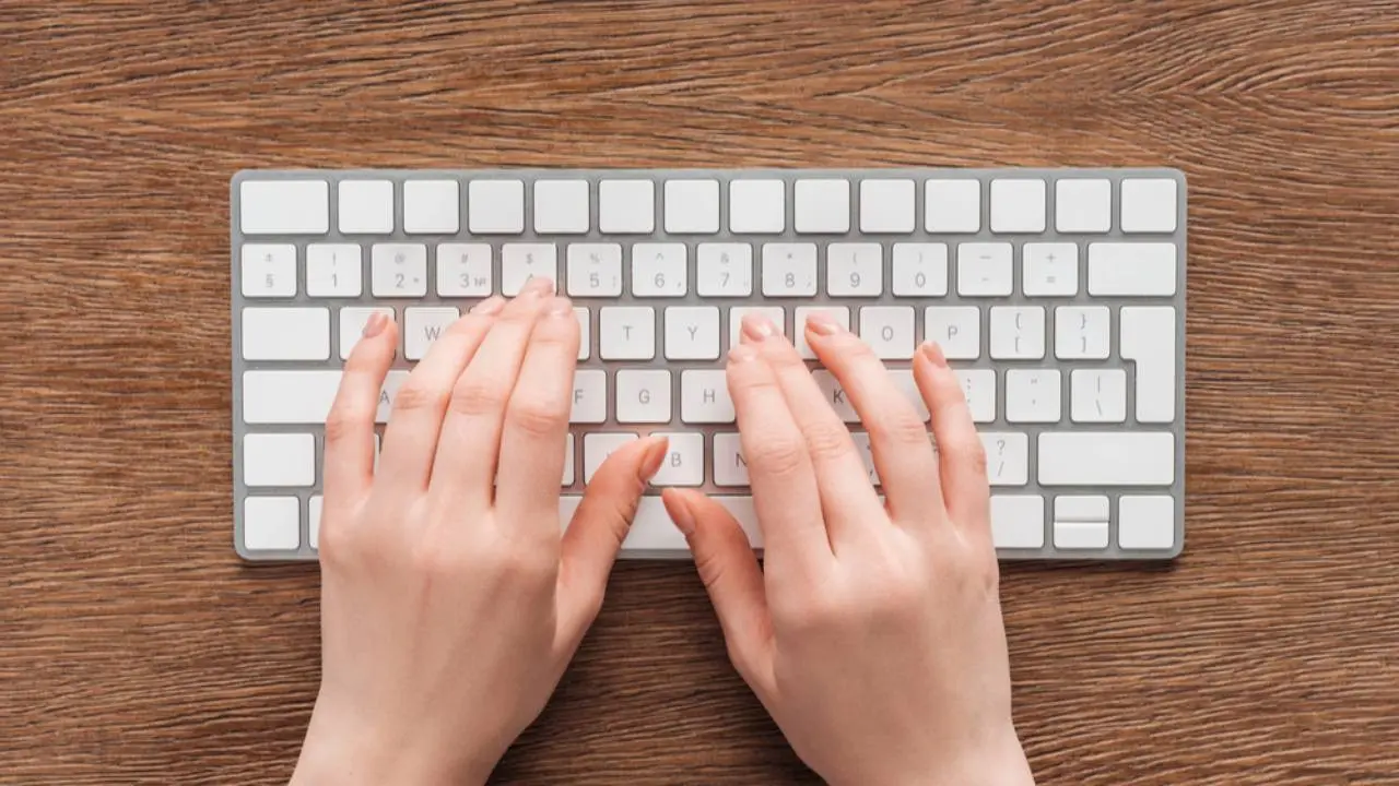 Mau Ngetik Tanpa Harus Ribet Soal Kabel? Cek Rekomendasi Wireless Keyboard di Sini!