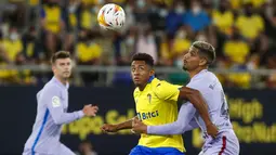 Barcelona tampil kurang meyakinkan di menit-menit awal babak pertama. Blaugrana bahkan beberapa kali sempat mendapatkan tekanan dari tuan rumah Cadiz. (AP/Miguel Morenatti)