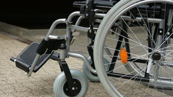 14 Tahun Tak Bisa Keluar Rumah, Remaja Disabilitas di Kalbar Dapat Bantuan Kursi Roda Adaptif