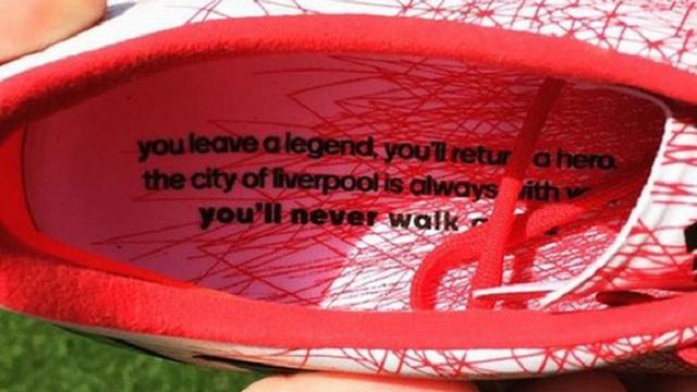 Sepatu khusus Gerrard