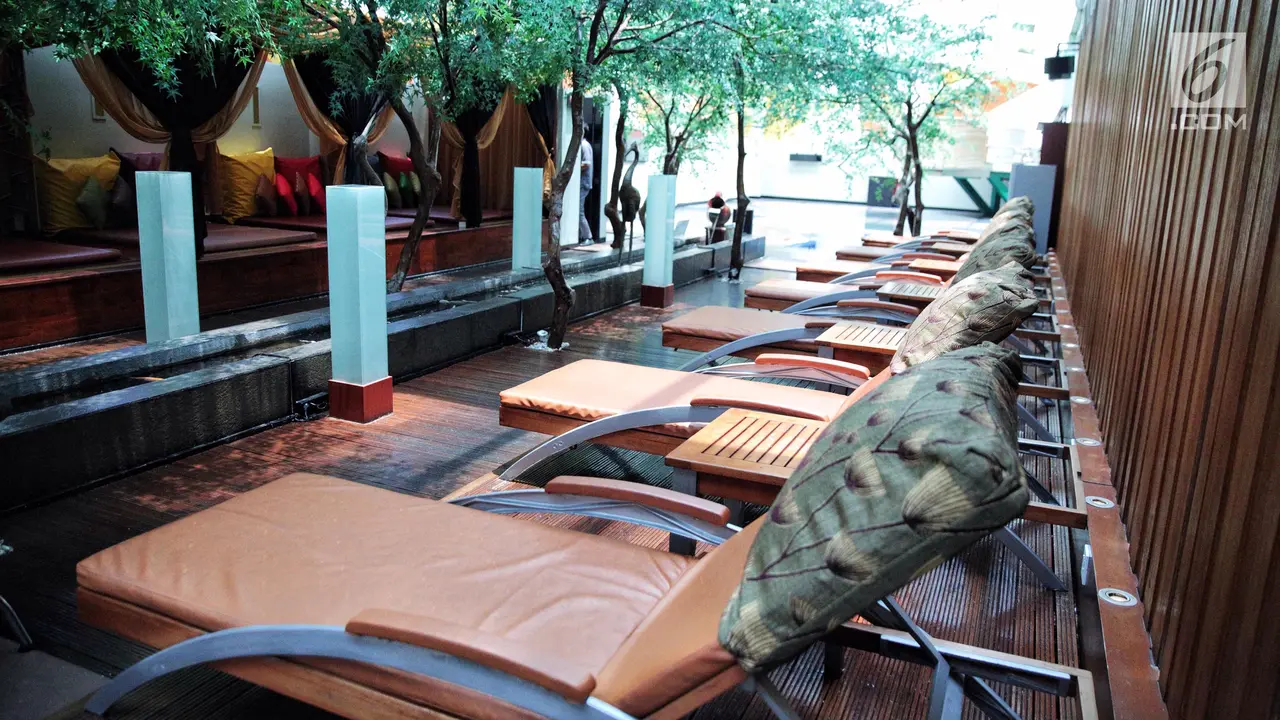 Bagian Dalam Hotel Alexis