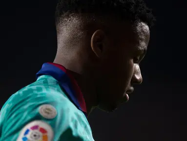 Penyerang Barcelona, Ansu Fati terlihat pada laga pekan kelima La Liga melawan Granada di Stadion Nuevo Los Cármenes, Sabtu(21/9/2019). Barcelona secara mengejutkan tumbang dalam lawatannya ke markas tim promosi, Granada 0-2. (JORGE GUERRERO/AFP)