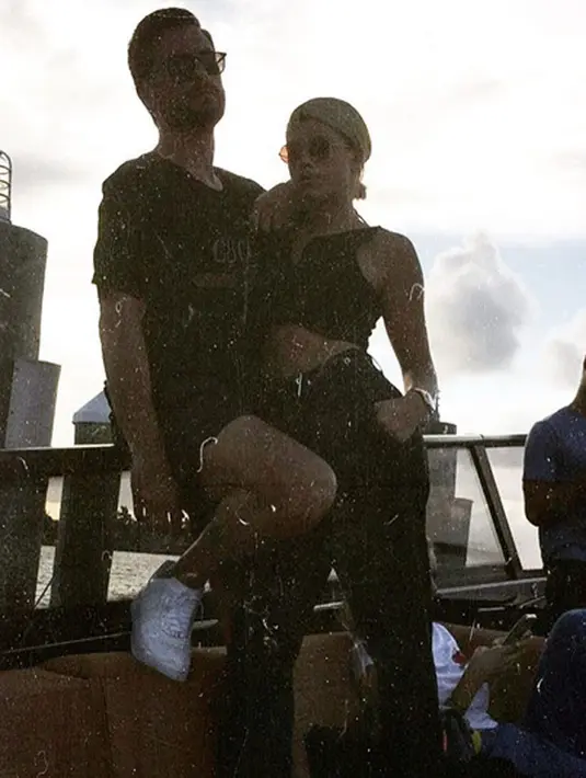 Bukan hanya itu, pasangan ini juga sudah beberapa kali terlihat tampil mesra. Salah satunya adalah ketika mereka berada di atas kapal pesiar yang juga bersama dengan para kerabat mereka. (Instagram/richieupdates)