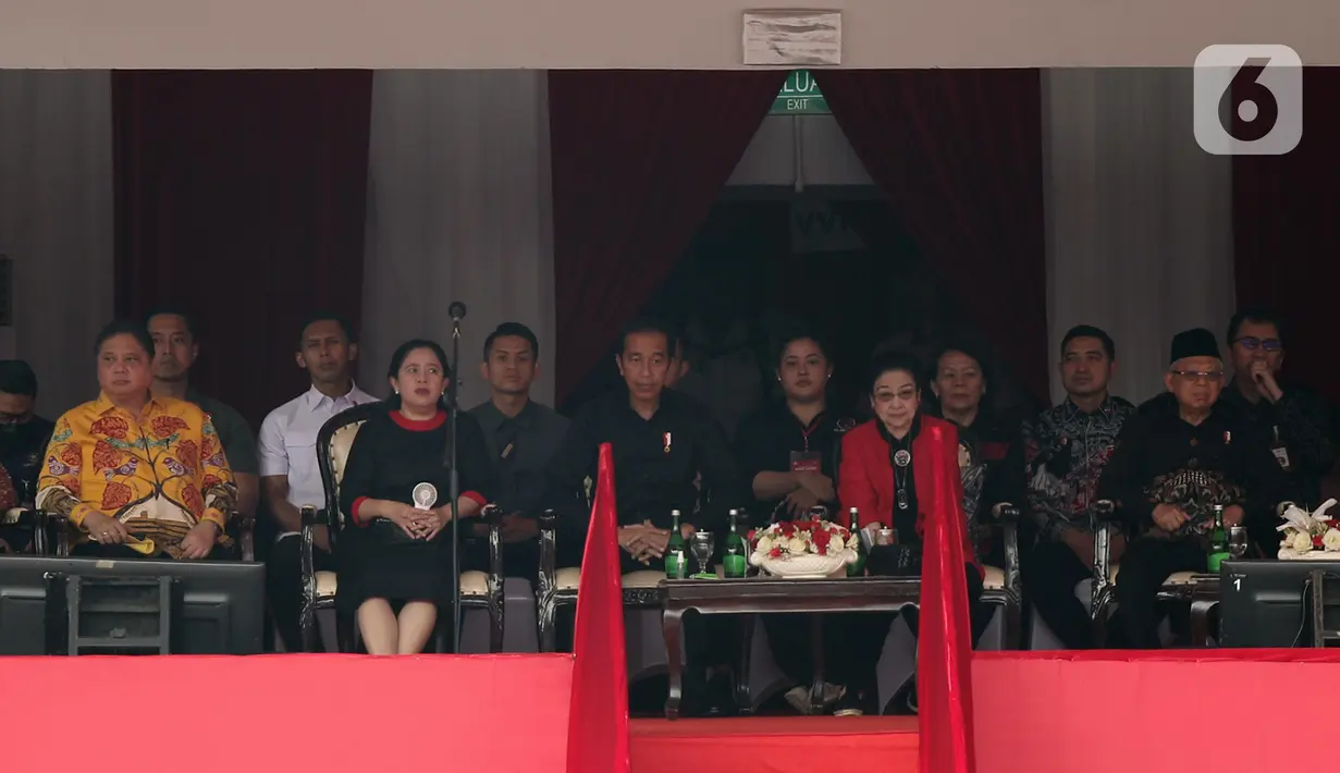 Jokowi tiba di lokasi sekitar pukul 13.26 WIB. Jokowi tampak mengenakan kemeja dan celana hitam. (Liputan6.com/Helmi Fithriansyah)