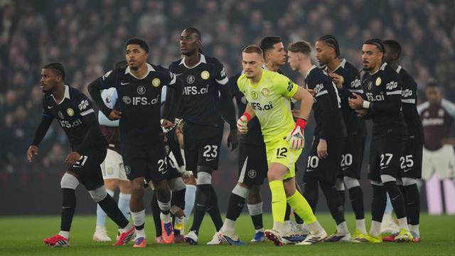 Foto: Joao Pedro Cetak Hattrick, Chelsea Hajar Aston Villa di Liga Inggris