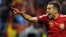 Pemain Spanyol, Jordi Alba merayakan gol yang dicetaknya ke gawang Slovakia pada laga kualifikasi Piala Eropa 2016 di Stadion Carlos Tartiere, Spanyol, Sabtu (5/9/2015). Spanyol berhasil menang 2-0. (Reuters/Eloy Alonso)