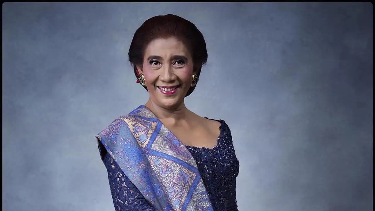 Kerap Bergaya Nyentrik, 8 Pesona Susi Pudjiastuti Tampil Ayu Bak Ningrat dalam Balutan Kebaya