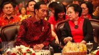 Presiden Joko Widodo (Jokowi) bersama Ketua Umum DPP PDIP Megawati Soekarnoputri di HUT PDIP ke-44 (Liputan6.com/Faizal Fanani)