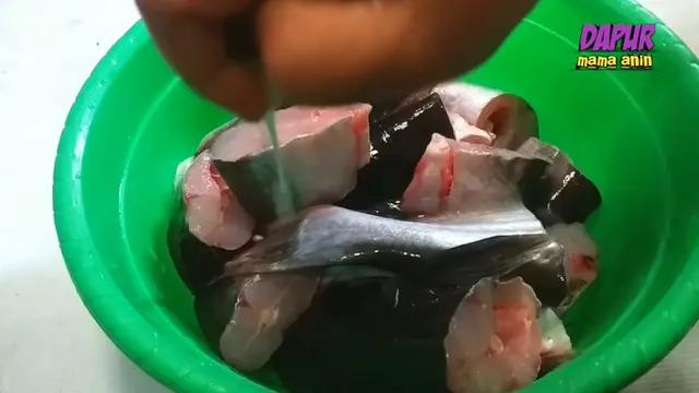Andalkan 2 Bahan Dapur, Begini Cara Hilangkan Bau Lumpur Ikan Patin saat Dimasak