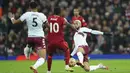 Hingga lima menit menjelang laga babak pertama usai, Sadio Mane dan kawan-kawan masih belum dapat membongkar rapatnya pertahanan Aston Villa. (AP/Jon Super)